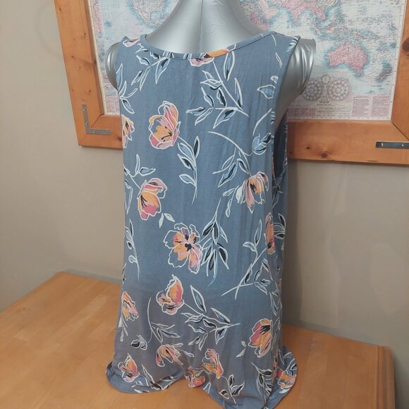 Penningtons In Every Story Plus Size Floral Blue Sleeveless Top Size 2X - Picture 4 of 9